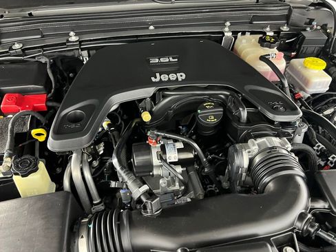 Used 2021 Jeep Wrangler Unlimited Rubicon image 36