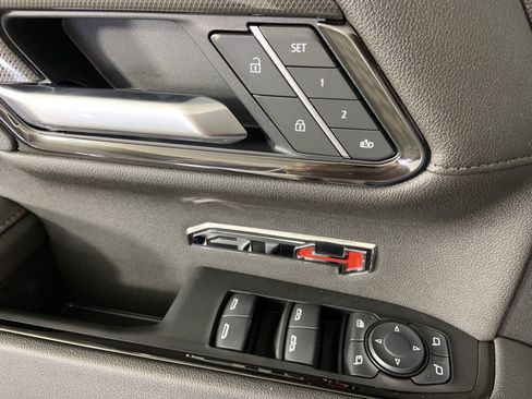 Used 2025 GMC Sierra 1500 AT4 w/ Technology Package image 25