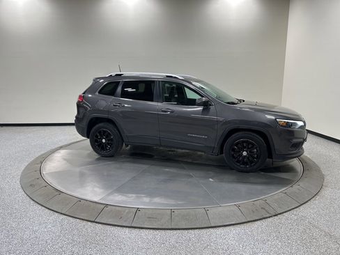 Used 2019 Jeep Cherokee Latitude Plus image 5