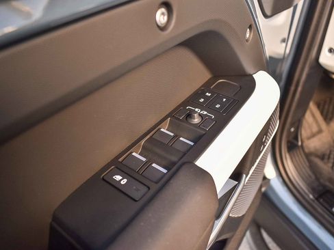 Used 2024 Land Rover Defender 110 S image 22