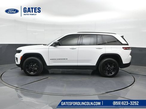 Used 2025 Jeep Grand Cherokee 4WD image 7
