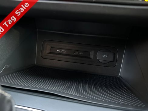 Certified 2022 Volkswagen Atlas Cross Sport SE image 31