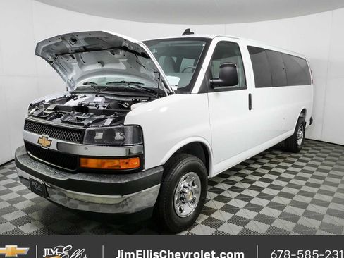 Used 2025 Chevrolet Express 3500 LT w/ LT Preferred Equipment Group RWD image 27