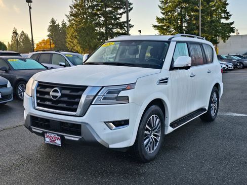 Used 2024 Nissan Armada SL image 3