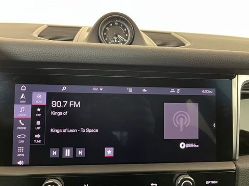 Used 2023 Porsche Macan Base image 15