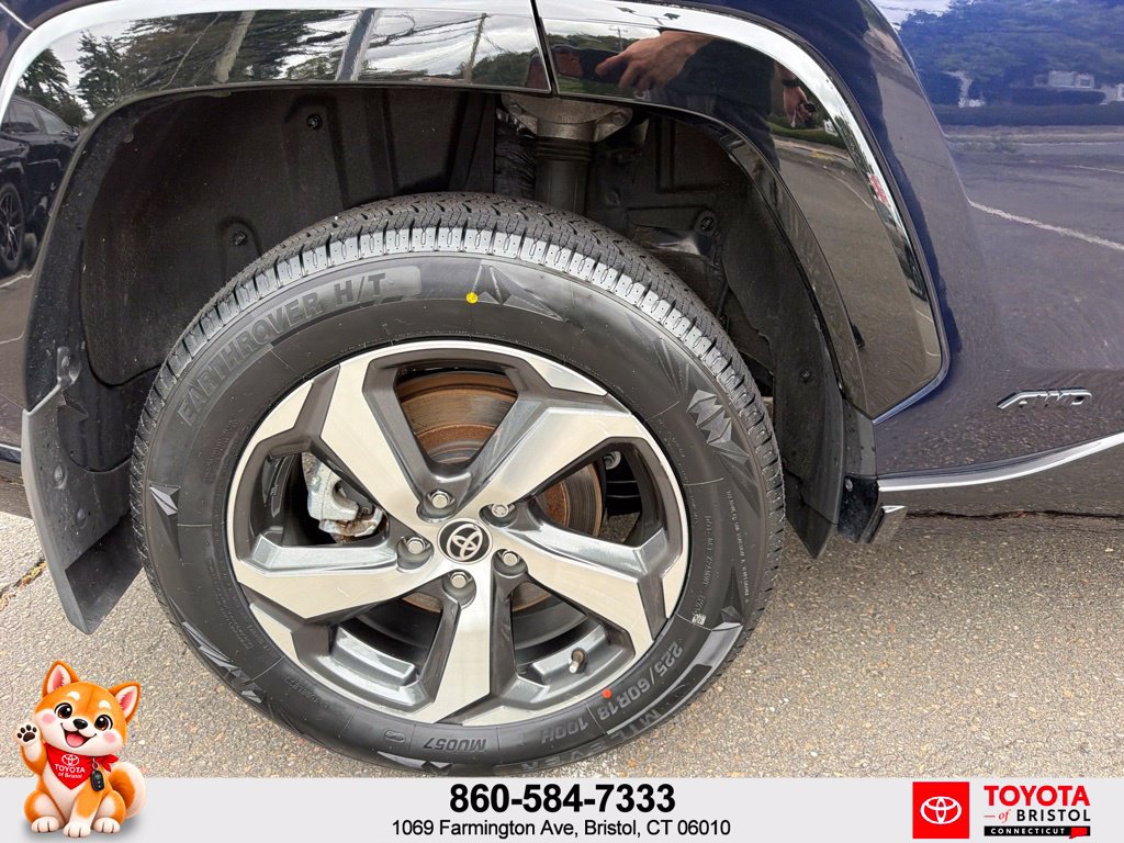 Used 2024 Toyota RAV4 SE w/ Weather & Moonroof Package AWD/4WD image 11
