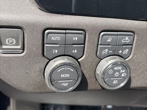 Used 2024 Chevrolet Silverado 1500 High Country w/ High Country Premium Package AWD/4WD image 47