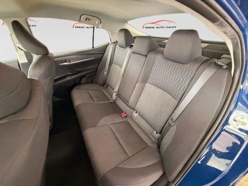 Used 2025 Toyota Camry SE FWD image 11