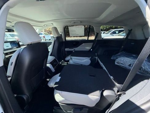 New 2025 Lincoln Aviator 2WD image 12