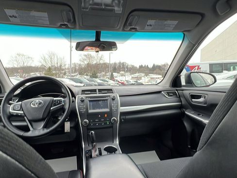 Used 2017 Toyota Camry SE image 19