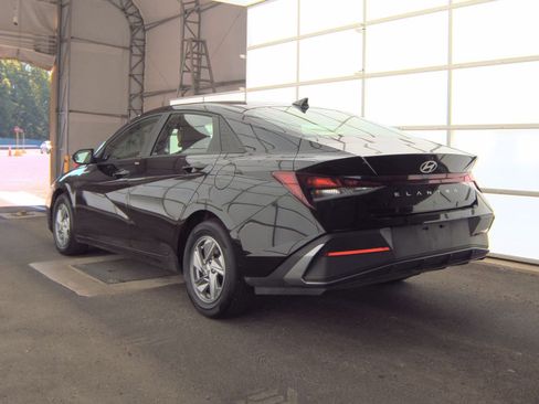 Used 2024 Hyundai Elantra SE FWD image 4