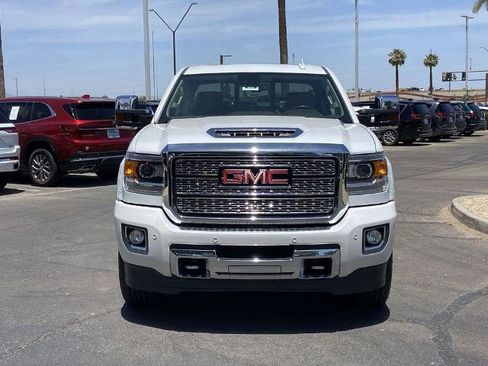 Used 2019 GMC Sierra 2500 Denali w/ Duramax Plus Package AWD/4WD image 3