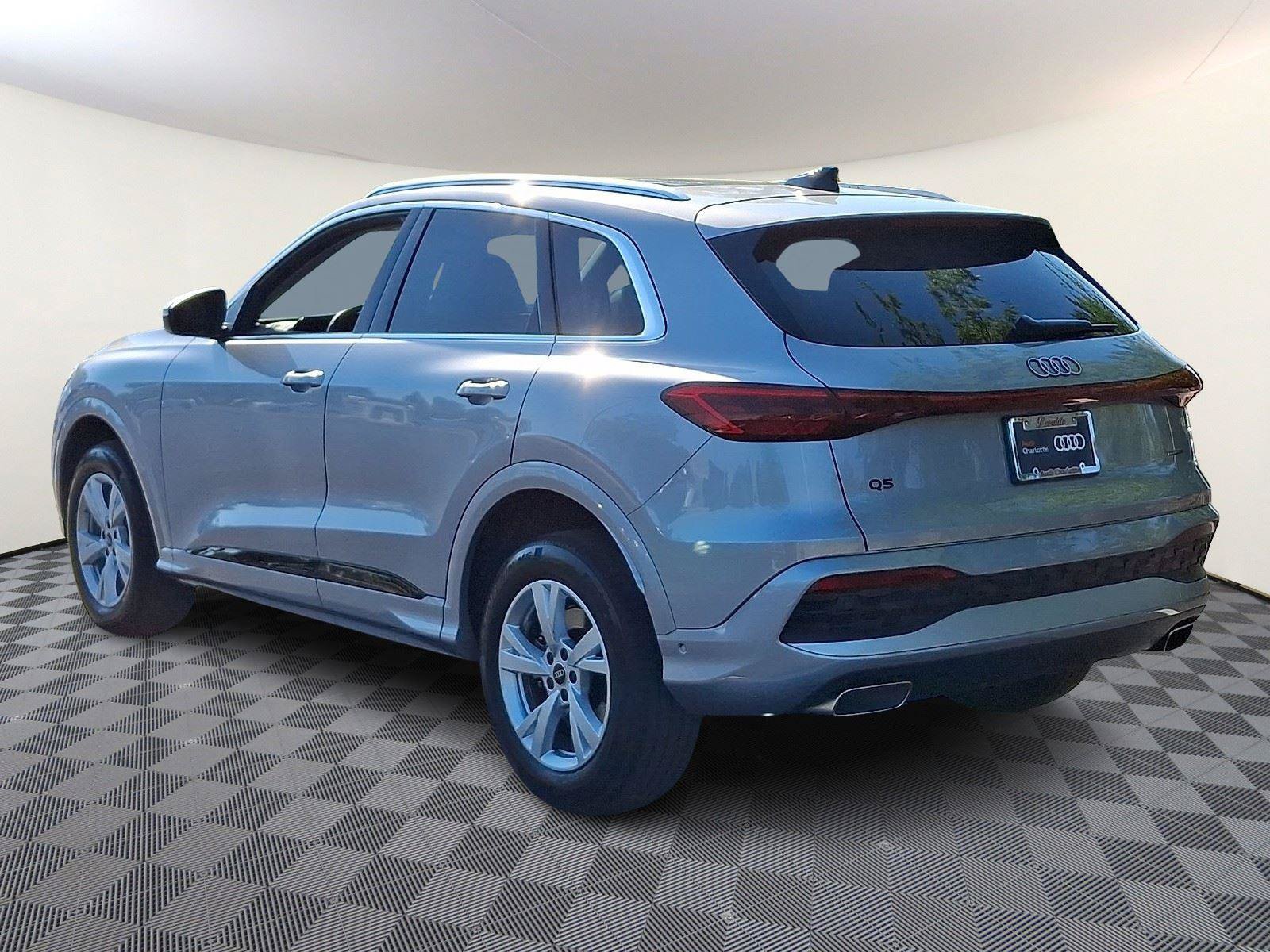 Used 2025 Audi Q5 Premium AWD/4WD image 4