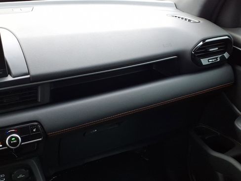 Used 2025 Honda Pilot Sport image 25