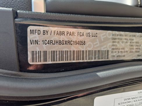 Used 2024 Jeep Grand Cherokee Limited w/ Luxury Tech Group II AWD/4WD image 36