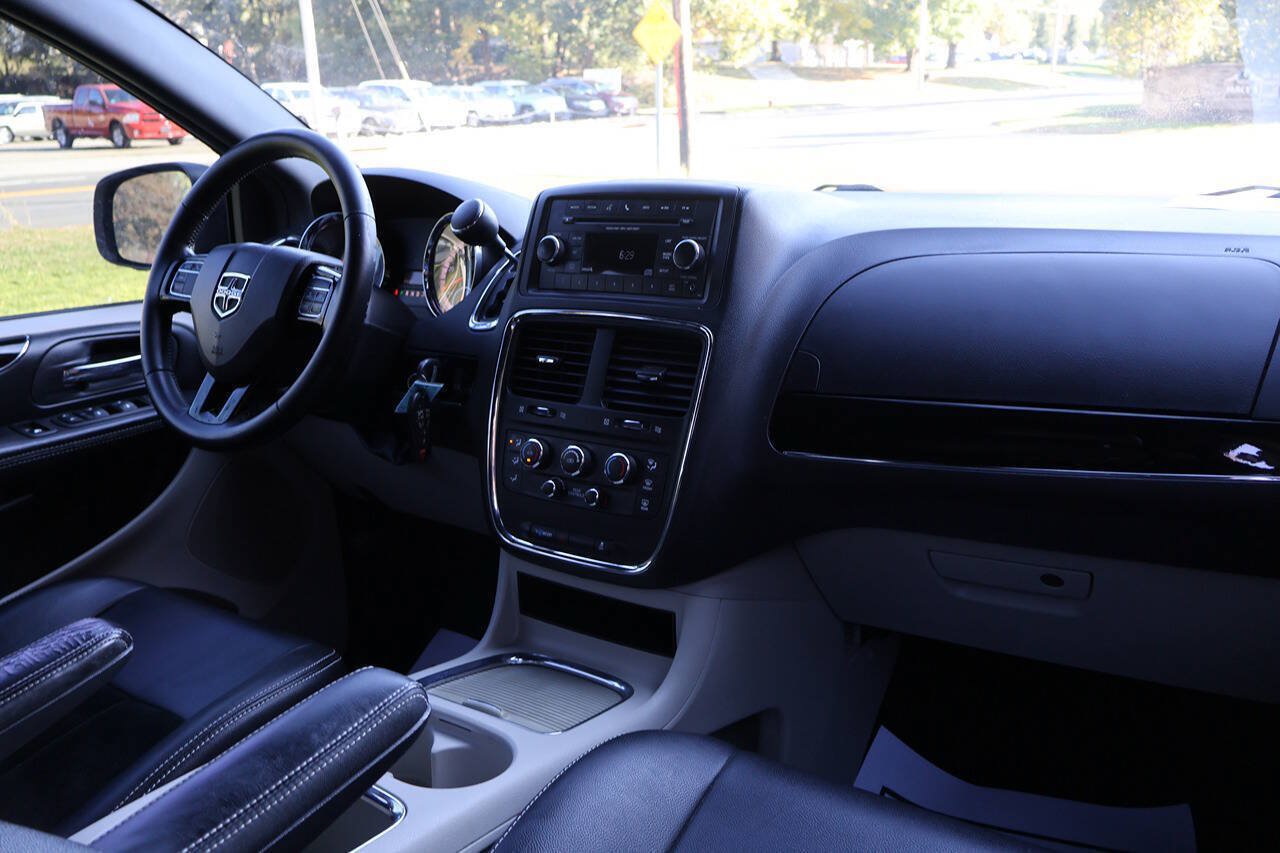 Used 2017 Dodge Grand Caravan SXT FWD image 25