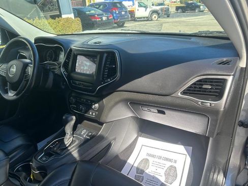 Used 2019 Jeep Cherokee Latitude Plus image 26