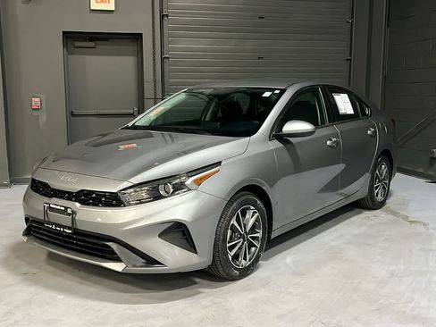 Used 2023 Kia Forte LXS FWD image 3