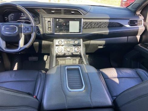 Used 2022 GMC Yukon Denali w/ Denali Reserve Package image 17