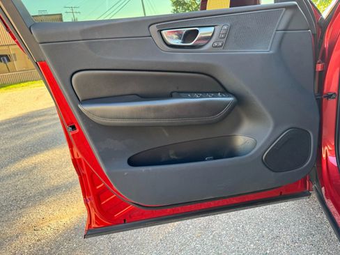 Used 2019 Volvo XC60 T6 Momentum w/ Protection Package Premier image 24