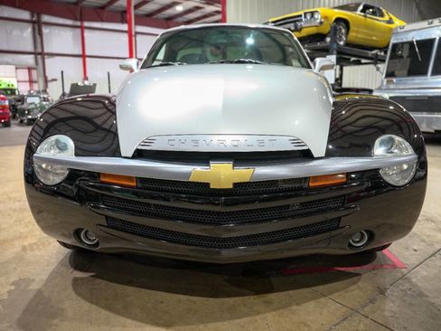 Used 2005 Chevrolet SSR LS 2dr Regular Cab Convertible w/ Preferred Equipment Group image 13