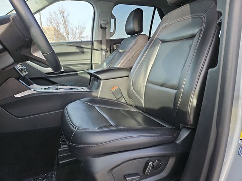 Used 2023 Ford Explorer XLT w/ Equipment Group 202A image 18