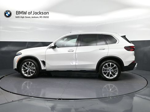 New 2026 BMW X5 xDrive40i w/ Climate Comfort Package AWD/4WD image 4