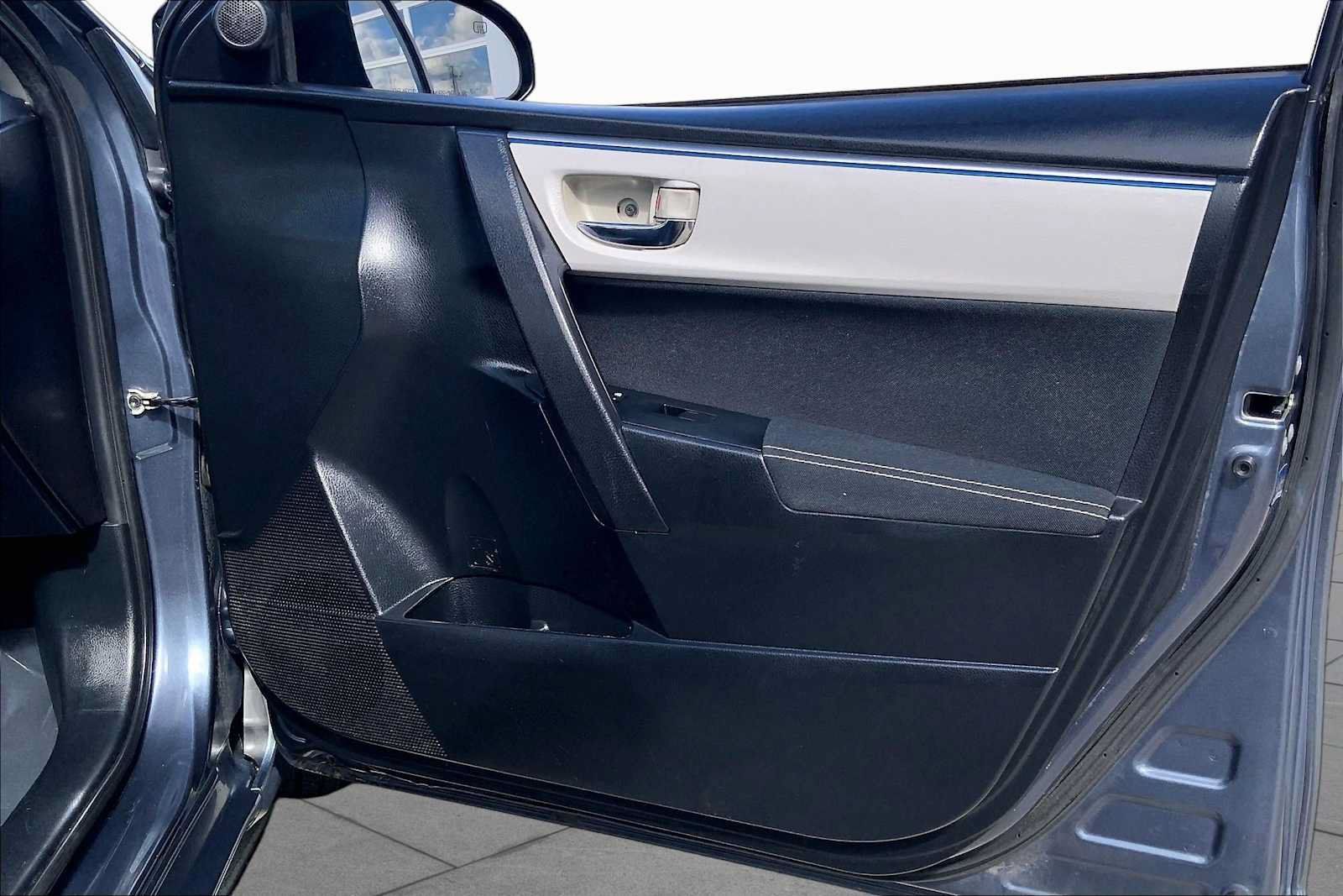 Used 2016 Toyota Corolla LE FWD image 19