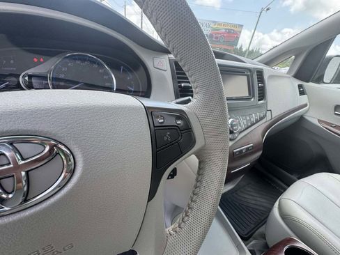 Used 2013 Toyota Sienna XLE FWD image 18