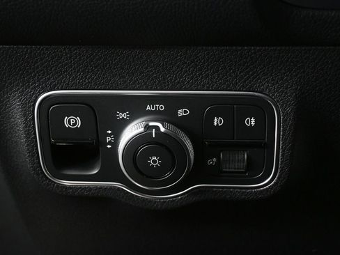 New 2026 Mercedes-Benz GLB 250 image 9