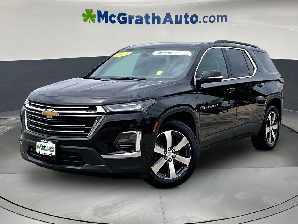 Used 2023 Chevrolet Traverse LT w/ LT Premium Package AWD/4WD image 3