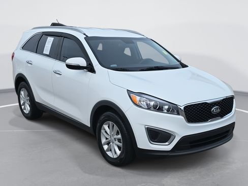 Used 2016 Kia Sorento LX image 3