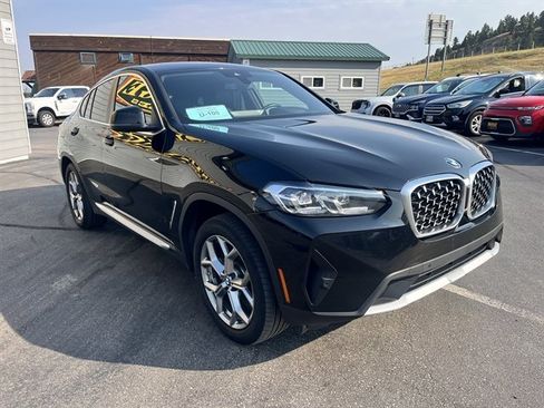 Used 2025 BMW X4 xDrive30i AWD/4WD image 3