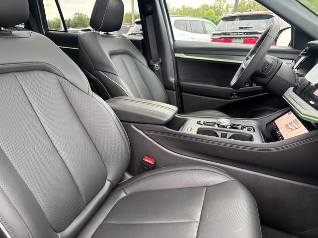 Used 2025 Jeep Wagoneer S Limited AWD/4WD image 10