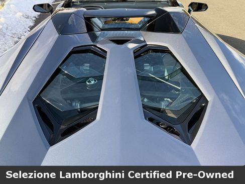 Used 2018 Lamborghini Aventador S image 10