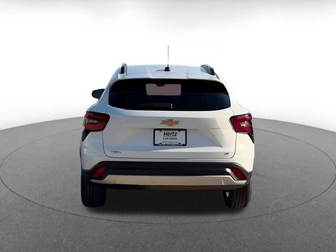 Used 2025 Chevrolet Trax LT image 11