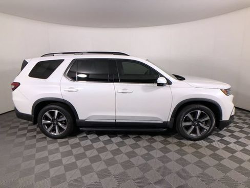 Used 2023 Honda Pilot Touring image 9