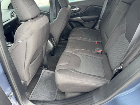 Used 2019 Jeep Cherokee Latitude w/ Popular Appearance Group AWD/4WD image 14