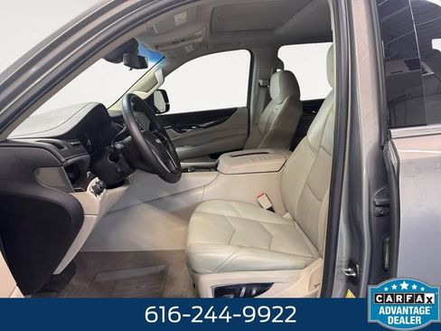 Used 2018 Cadillac Escalade Luxury AWD/4WD image 7
