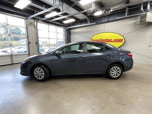 Used 2019 Toyota Corolla LE FWD image 2