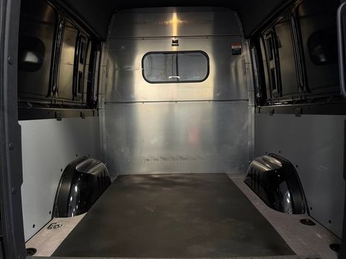 Used 2025 Mercedes-Benz Sprinter 2500 image 23