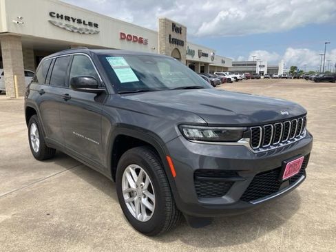 Used 2025 Jeep Grand Cherokee Laredo X RWD image 9