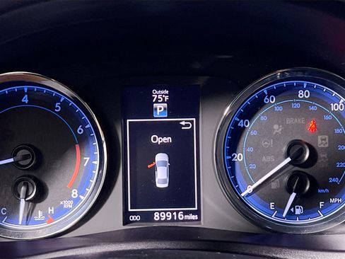 Used 2019 Toyota Corolla SE FWD image 23