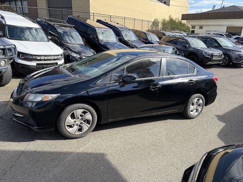 Used 2013 Honda Civic LX image 2