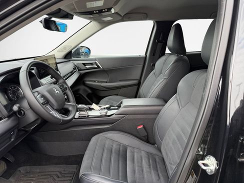 Used 2025 Mitsubishi Outlander SE FWD image 12