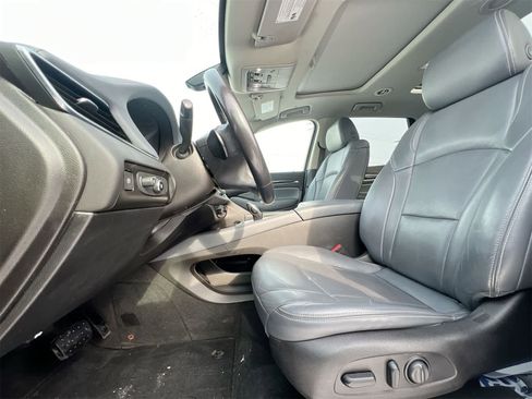 Used 2018 Buick Enclave Essence image 16