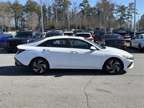 Certified 2025 Hyundai Elantra SEL image 8