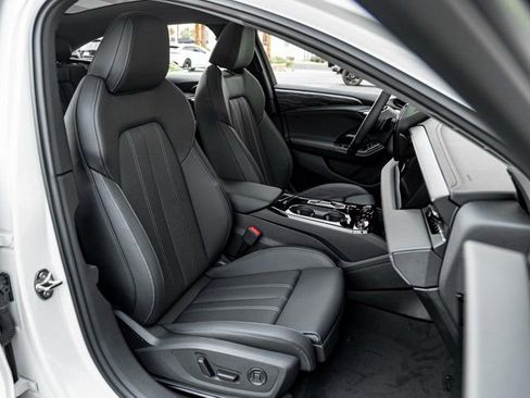 New 2025 Audi A6 e-tron Premium Plus image 25