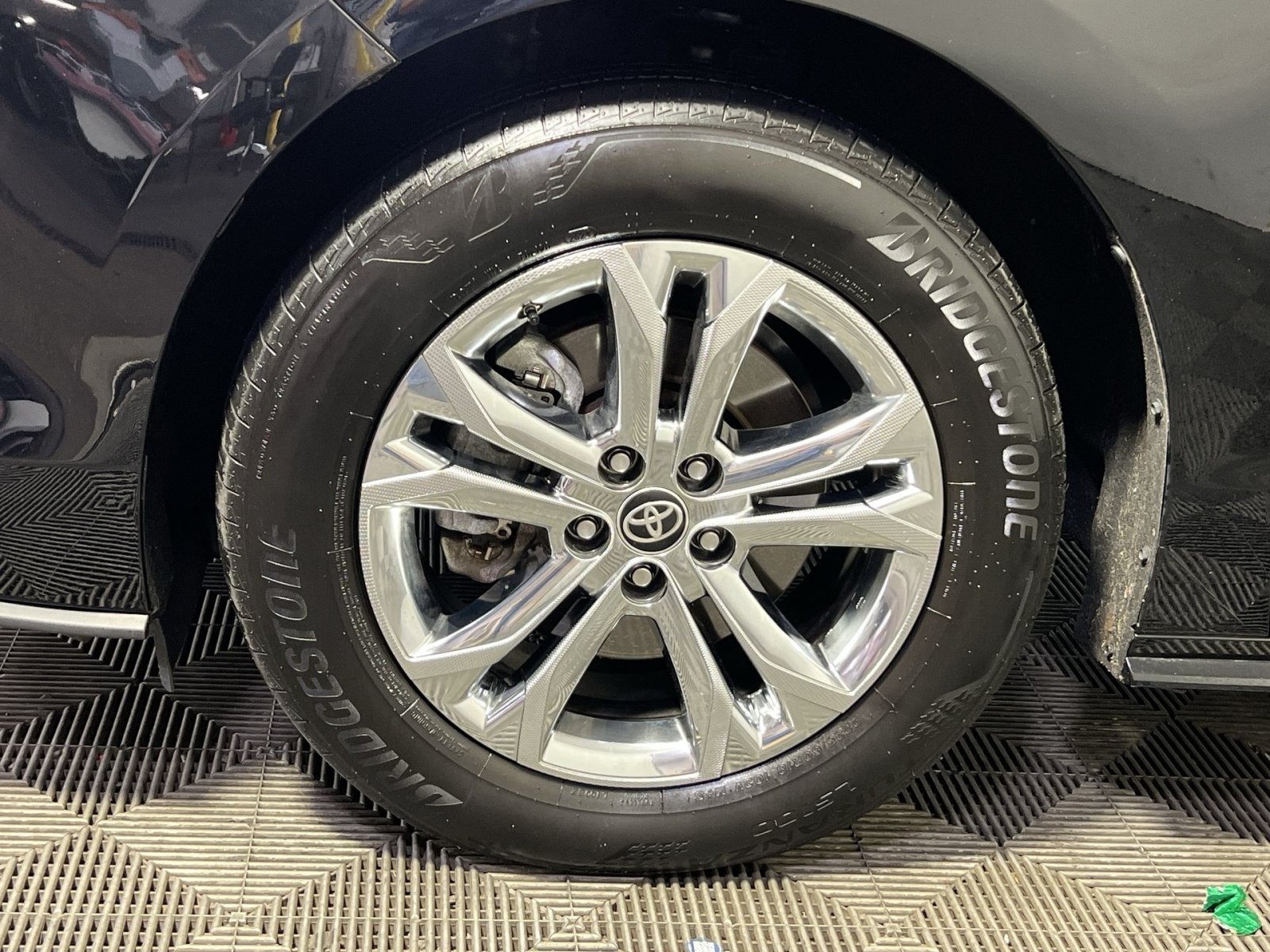 Used 2024 Toyota Sienna Platinum AWD/4WD image 12