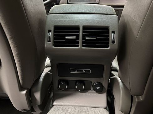 Used 2020 Jaguar F-PACE R-Sport image 14